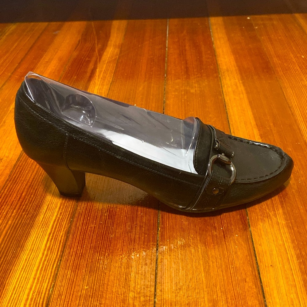 NWOT Aerosoles Seashore Dress Pump, Buckle, Black, closed-toe, Kitten heel, US 9